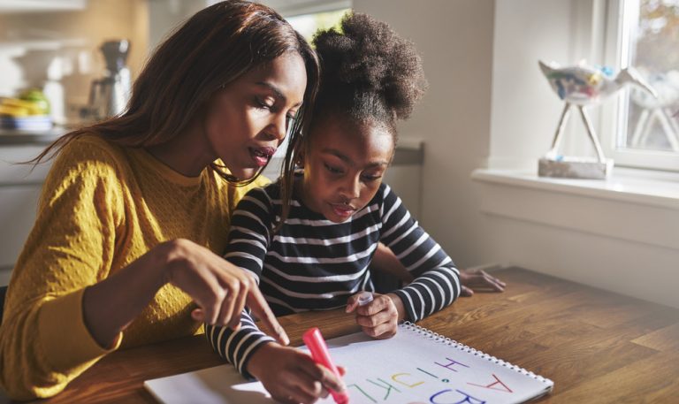 Como ensinar brincando o alfabeto ao seu filho – Mãe ao ³